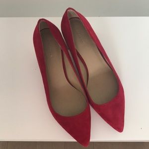 Ann Taylor Shoes - Ann Taylor Red Pointed Toe Heels with Gold Heel Ann Taylor Shoes - Ann Taylor Red Pointed Toe Heels with Gold Heel